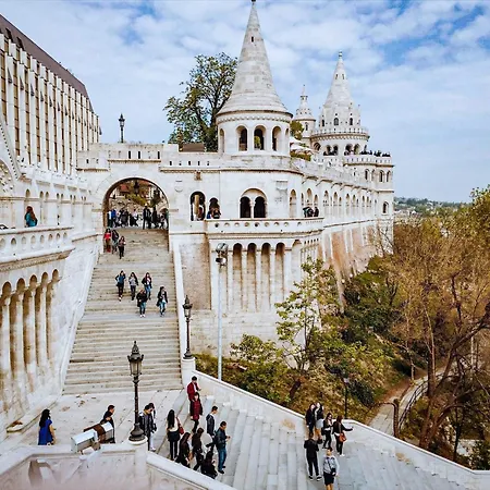 Modern Duplex Haven With Loft Charm Apartamento Budapest