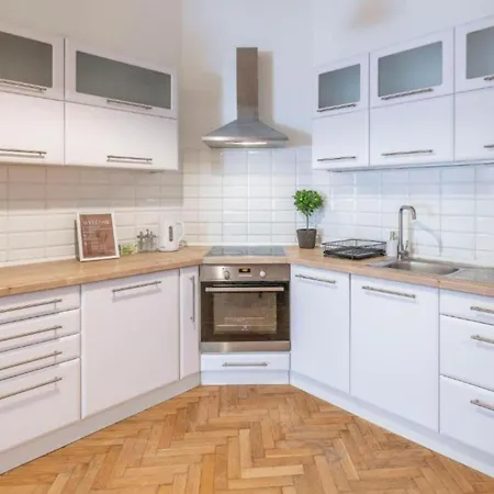 Modern Duplex Haven With Loft Charm * Будапешт