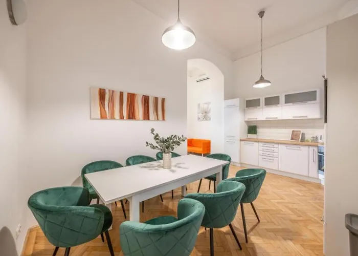 Apartament Modern Duplex Haven With Loft Charm