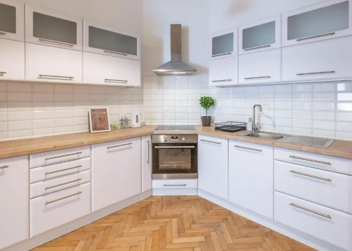 Modern Duplex Haven With Loft Charm * 布达佩斯