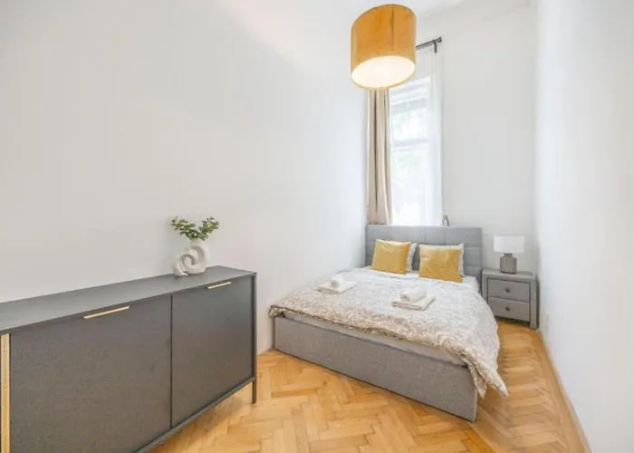 Modern Duplex Haven With Loft Charm * 布达佩斯