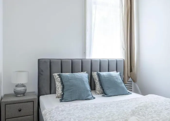 公寓 Modern Duplex Haven With Loft Charm 布达佩斯