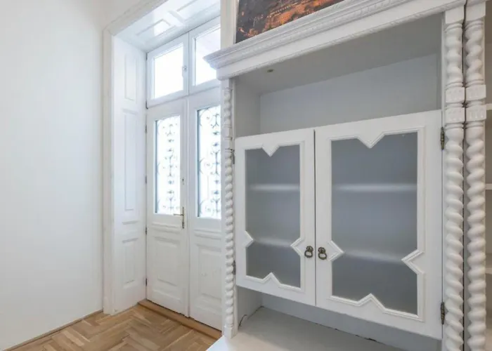Modern Duplex Haven With Loft Charm * 布达佩斯