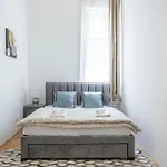 Modern Duplex Haven With Loft Charm דירה *
