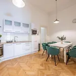 Modern Duplex Haven With Loft Charm דירה
