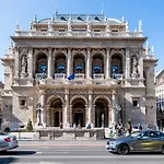 Modern Duplex Haven With Loft Charm * בודפשט