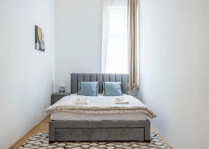 Modern Duplex Haven With Loft Charm Lägenhet *
