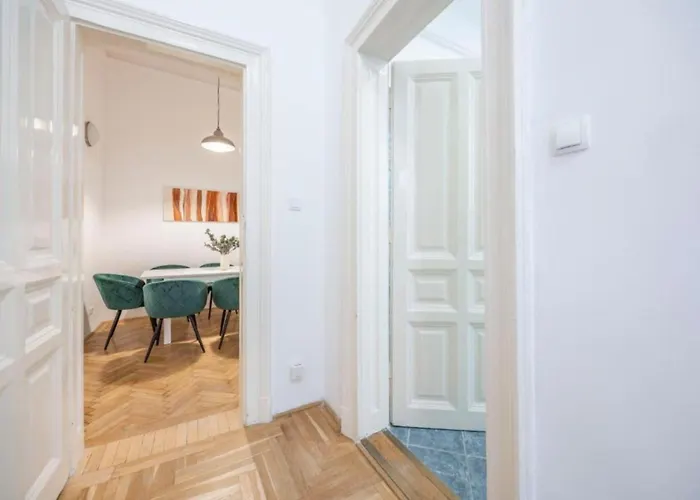 Lägenhet Modern Duplex Haven With Loft Charm